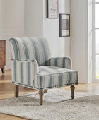 Lecce Farmhouse Armchair with Elegantly Legs