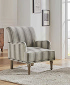 Lecce Farmhouse Armchair with Elegantly Legs