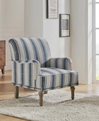Lecce Farmhouse Armchair with Elegantly Legs